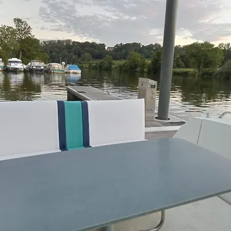 Bateau-Gite Sur Le Halage De La Mayenne L'Huisserie Exterior foto